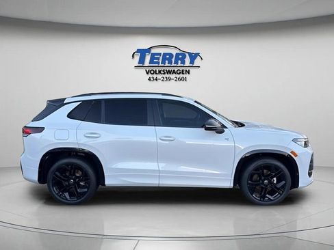 New 2025 Volkswagen Tiguan SE R-Line image 1