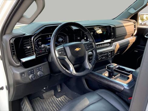 Used 2022 Chevrolet Silverado 1500 LTZ AWD/4WD image 18