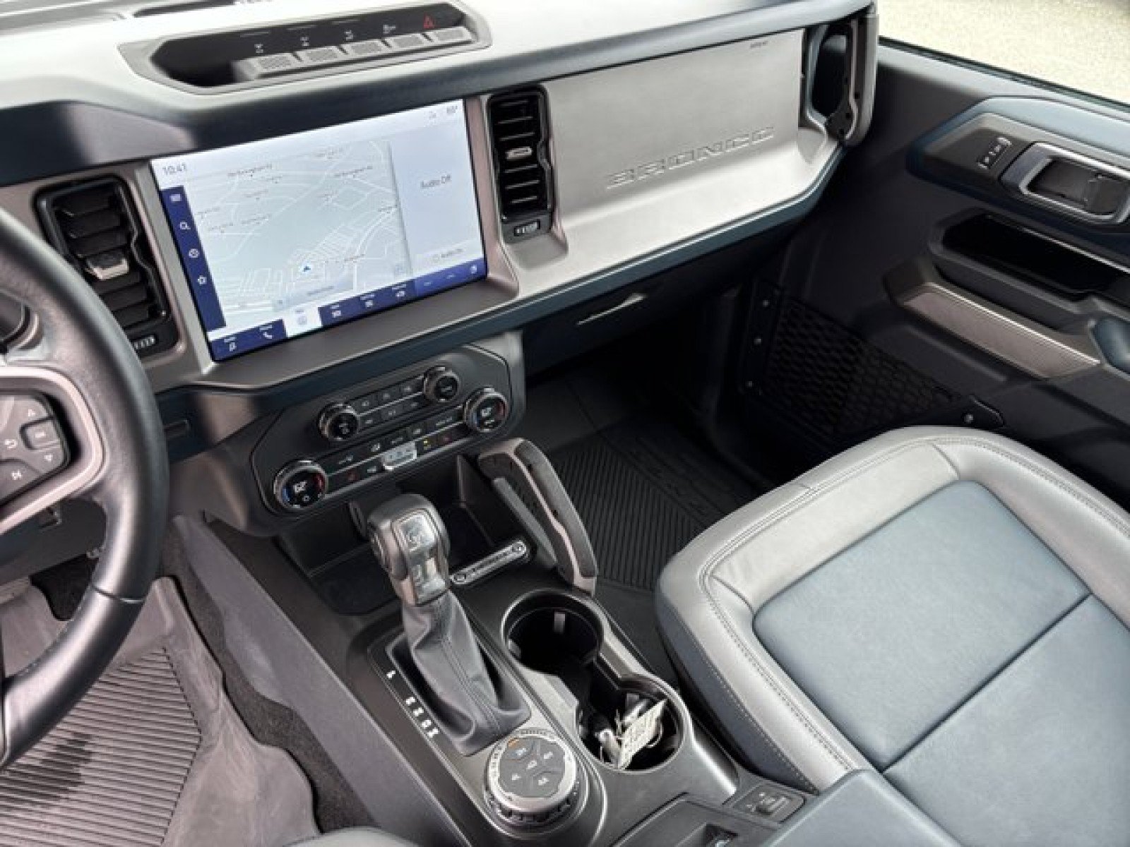 Used 2023 Ford Bronco Outer Banks w/ Sasquatch Package AWD/4WD image 12