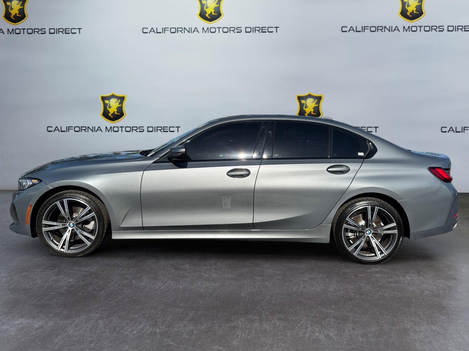 Used 2023 BMW 330i Sedan w/ Convenience Package RWD image 2