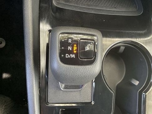 Used 2025 Nissan Rogue SV FWD image 22