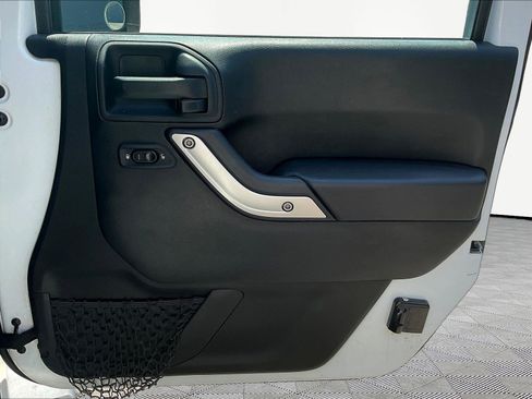 Used 2018 Jeep Wrangler Unlimited Sahara AWD/4WD image 25