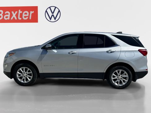 Used 2018 Chevrolet Equinox LT image 2