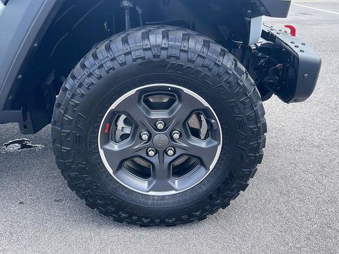 Used 2023 Jeep Gladiator Rubicon w/ LED Lighting Group AWD/4WD image 9