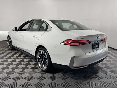 Used 2026 BMW 530i xDrive w/ Premium Package AWD/4WD image 8