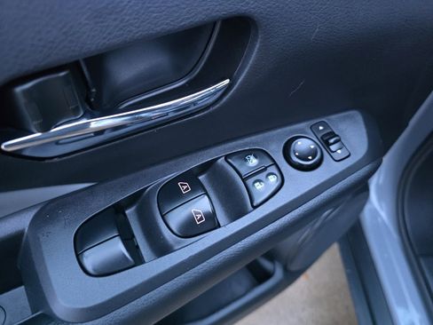 Used 2023 Nissan Kicks SR w/ SR Premium Package image 17