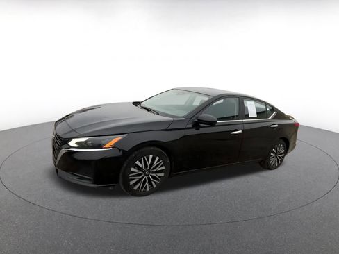 Used 2024 Nissan Altima 2.5 SV image 8