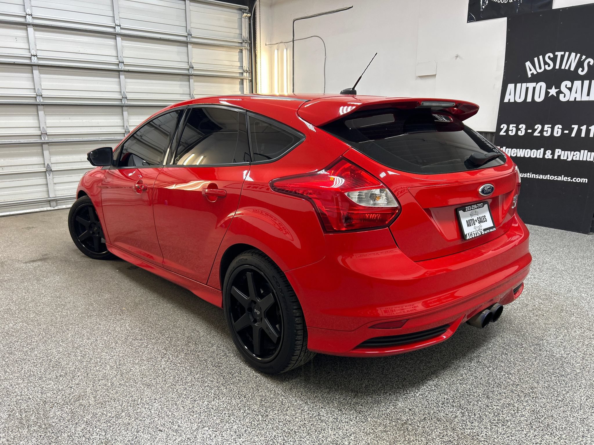 Used 2013 Ford Focus ST FWD image 4