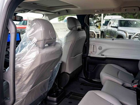 New 2026 Toyota Sienna XLE FWD image 19