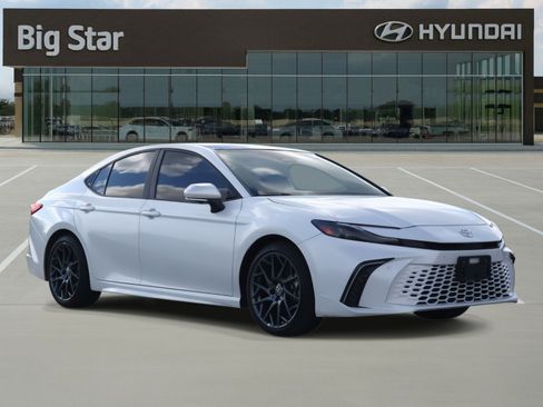 Used 2025 Toyota Camry XSE w/ Premium Plus Package image 6