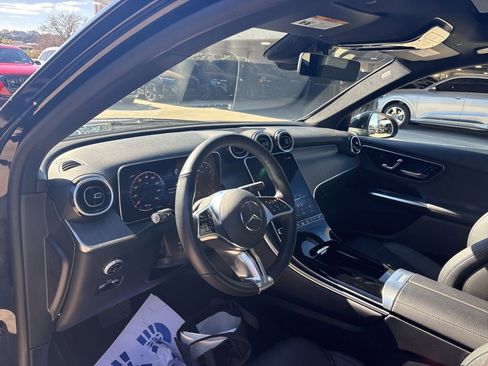 Used 2025 Mercedes-Benz GLC 300 4MATIC image 12