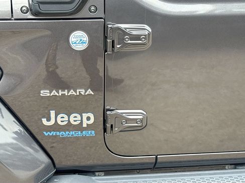 Used 2021 Jeep Wrangler Unlimited Sahara w/ Cold Weather Group AWD/4WD image 35