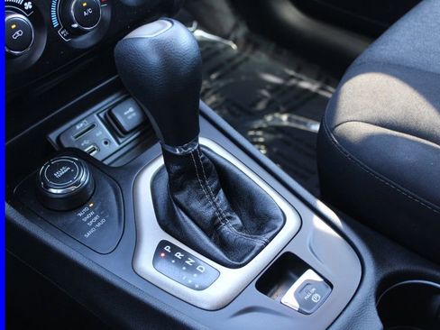 Used 2018 Jeep Cherokee Latitude image 35