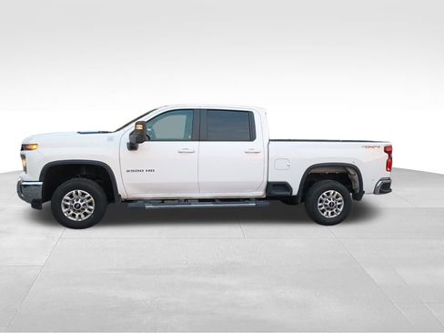 Used 2024 Chevrolet Silverado 2500 LT image 2