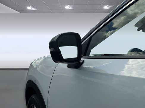 Certified 2025 Nissan Kicks SR FWD image 29