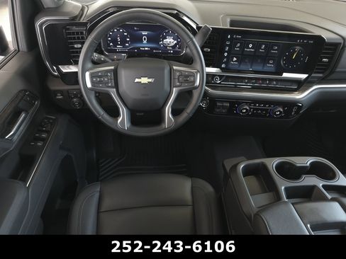Used 2025 Chevrolet Silverado 2500 LT AWD/4WD image 12