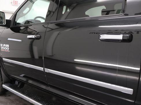 Used 2018 RAM 3500 Laramie image 33