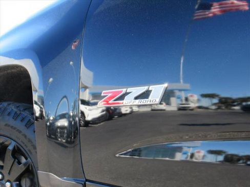 Used 2019 Chevrolet Colorado Z71 w/ Z71 Midnight Edition image 9