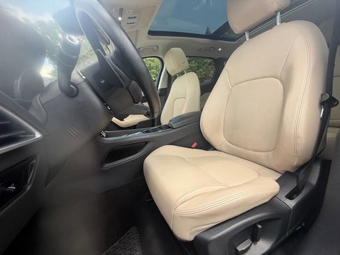 Used 2017 Jaguar F-PACE Premium AWD/4WD image 5