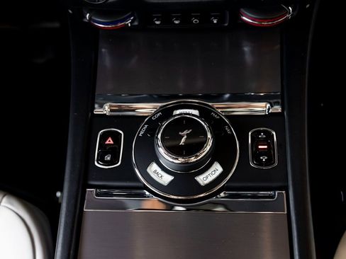 Used 2018 Rolls-Royce Wraith image 19