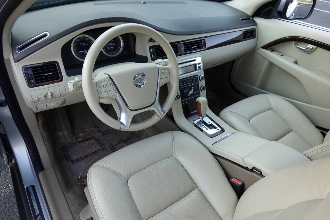 Used 2010 Volvo XC70 T6 AWD/4WD image 4