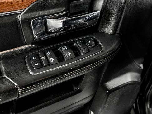 Used 2014 RAM 3500 Laramie w/ Convenience Group AWD/4WD image 32
