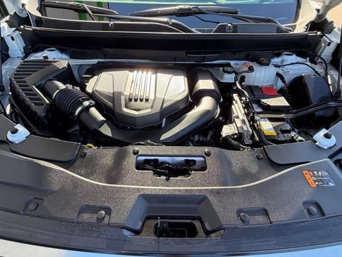 Used 2024 GMC Acadia AT4 w/ Luxury Package AWD/4WD image 7