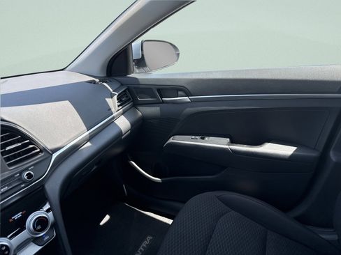 Used 2019 Hyundai Elantra SE w/ Winter Weather Package FWD image 20