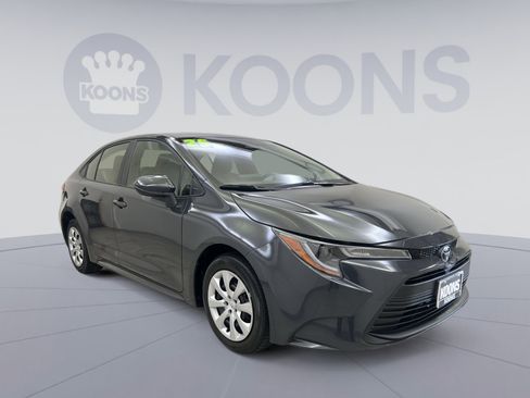 Used 2025 Toyota Corolla LE image 8