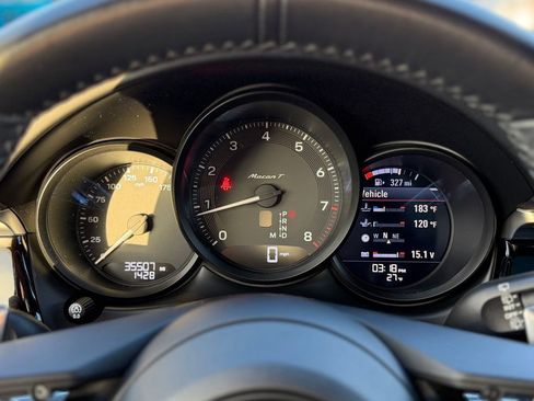 Used 2023 Porsche Macan Turbo image 14