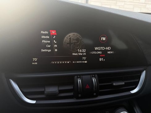 Used 2019 Alfa Romeo Giulia image 20