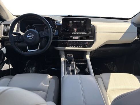 Used 2025 Nissan Pathfinder SL w/ Black Appearance Package FWD image 14