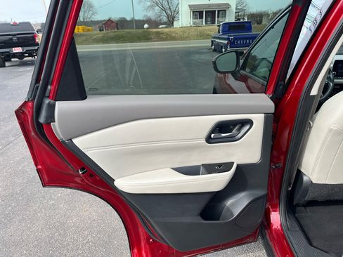 Used 2023 Nissan Rogue SL image 11