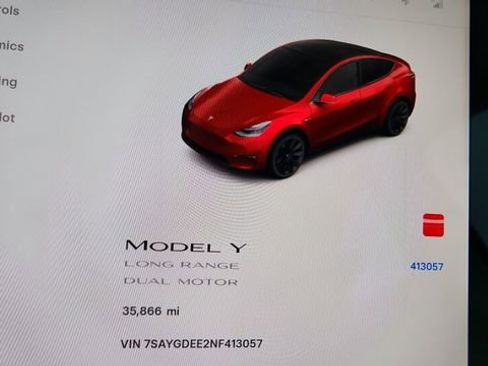 Used 2022 Tesla Model Y Long Range image 37