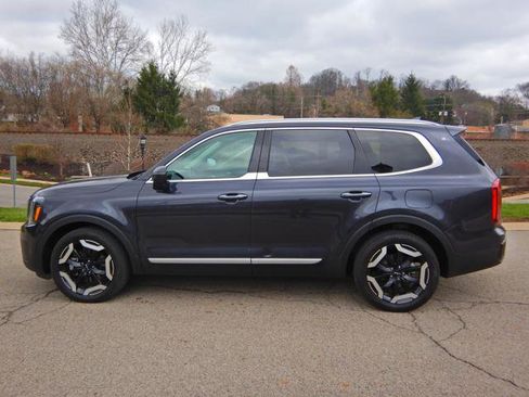 Used 2025 Kia Telluride S image 9