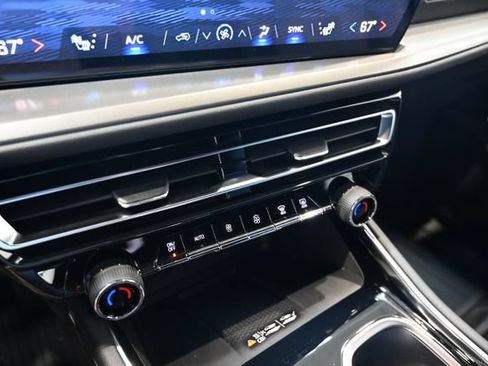 New 2026 Chevrolet Traverse LT w/ LPO, Floor Liner Package FWD image 18