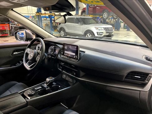 Used 2023 Nissan Rogue SV image 21