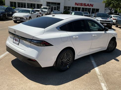 New 2026 Nissan Sentra SV w/ SV Convenience Package FWD image 5