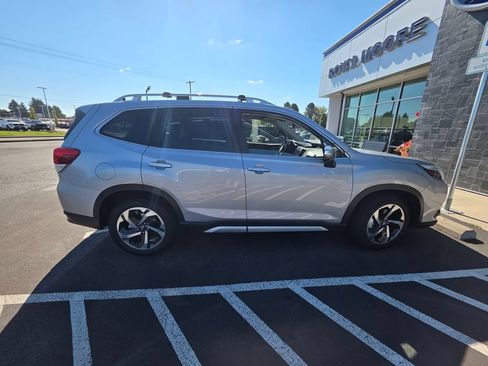 Used 2022 Subaru Forester Touring AWD/4WD image 7
