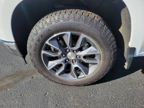 Used 2023 Chevrolet Silverado 1500 LT w/ Z71 Off-Road Package AWD/4WD image 5