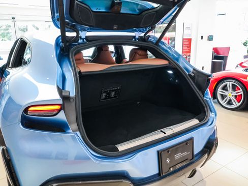 Used 2025 Ferrari Purosangue AWD/4WD image 35