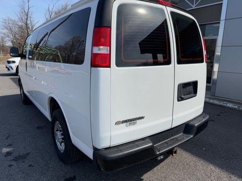 Used 2022 Chevrolet Express 3500 image 9