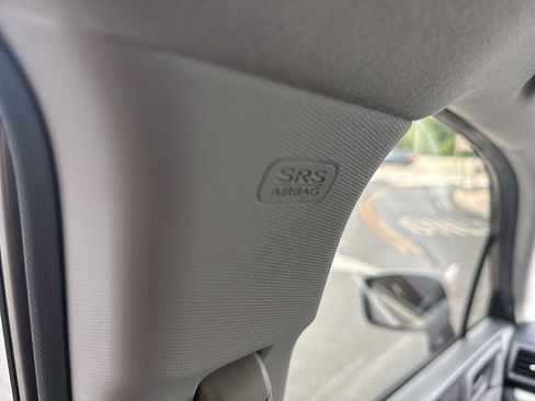 Used 2014 Subaru Forester 2.5i AWD/4WD image 38