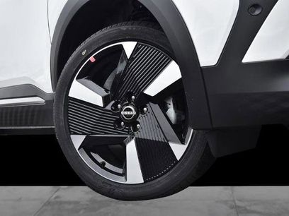 New 2025 Nissan Kicks SR