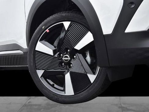 New 2025 Nissan Kicks SR image 3