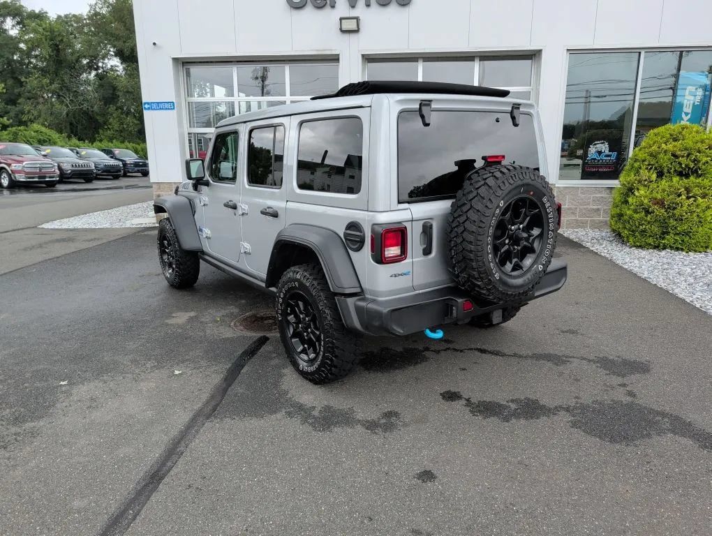 Used 2023 Jeep Wrangler Unlimited w/ Sun & Screen Package AWD/4WD image 13