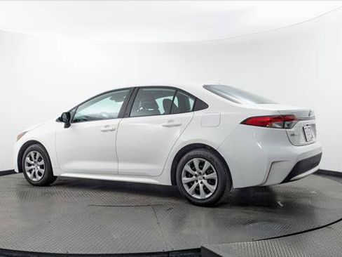 Used 2022 Toyota Corolla LE FWD image 6