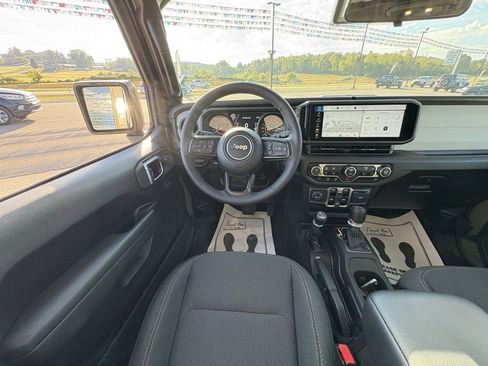 Used 2025 Jeep Wrangler Sport image 30