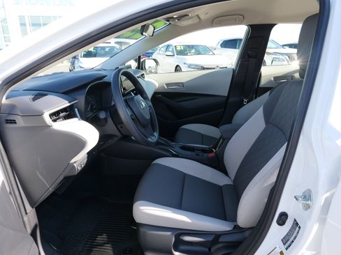 Used 2025 Toyota Corolla LE image 16