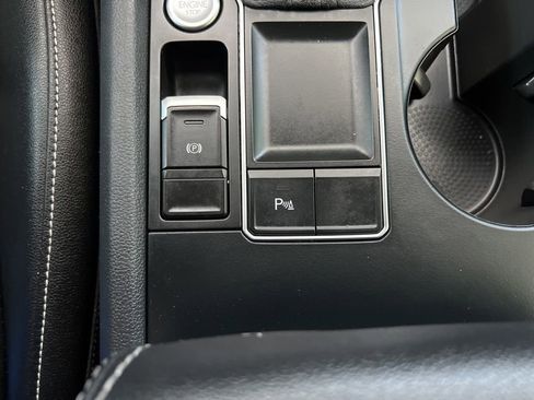 Used 2020 Volkswagen Atlas Cross Sport SE FWD image 36